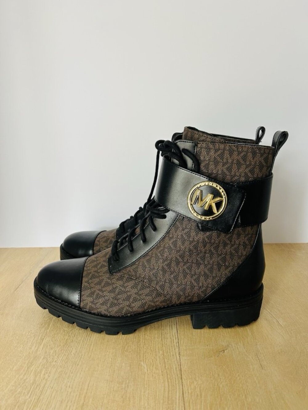 Michael Kors Ankle Combat Boots New Size 9 Women Brown Black - Picture 3 of 8